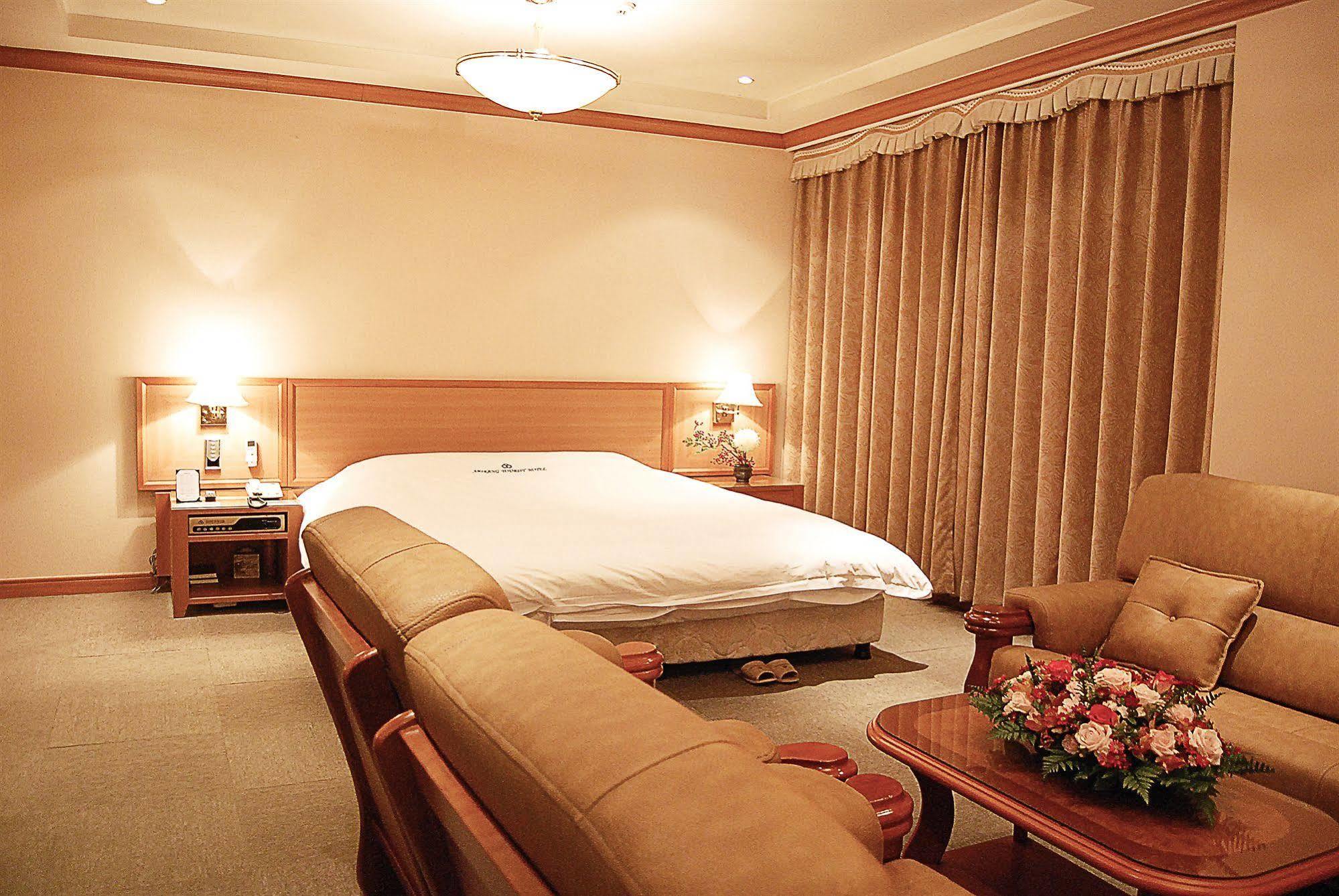 Arirang Tourist Hotel Changwon Exteriör bild