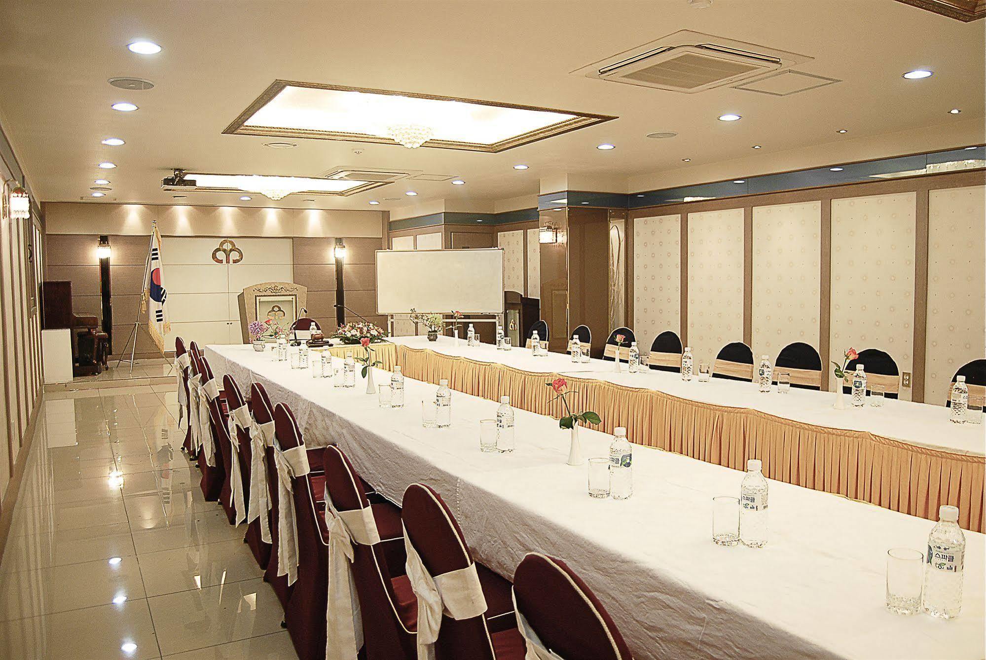 Arirang Tourist Hotel Changwon Exteriör bild